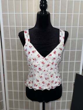 THIRTY/THIRTY Floral Lace V-Neck Cami Tank Top